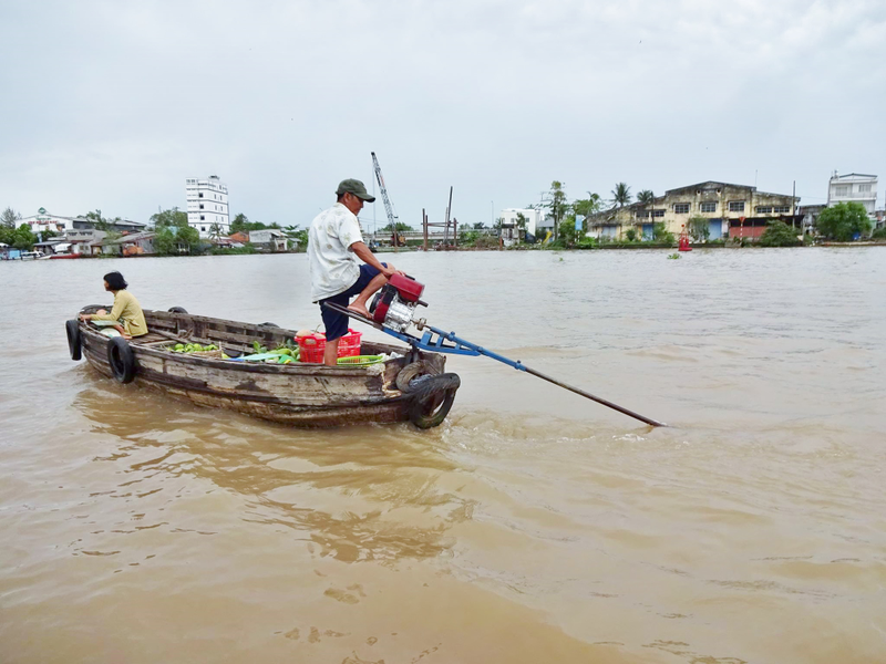 A sequence showing how they steer the boat